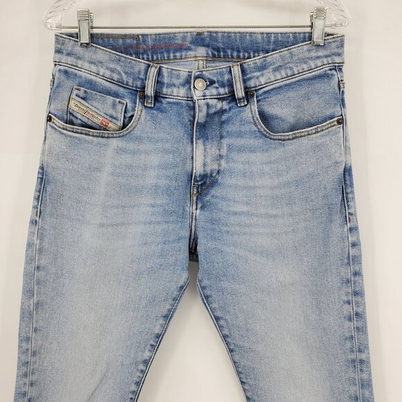 Diesel 2019 D Strukt Men's Mid Rise Skinny Light Wash Denim Jeans Size 30x30 - Picture 5 of 13
